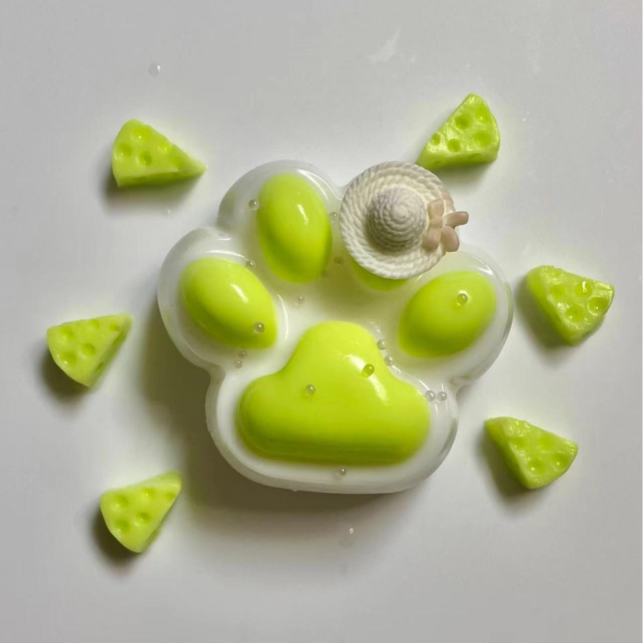 【100g Cat Paw】Inedible Handmade Silicone Squishy Toy