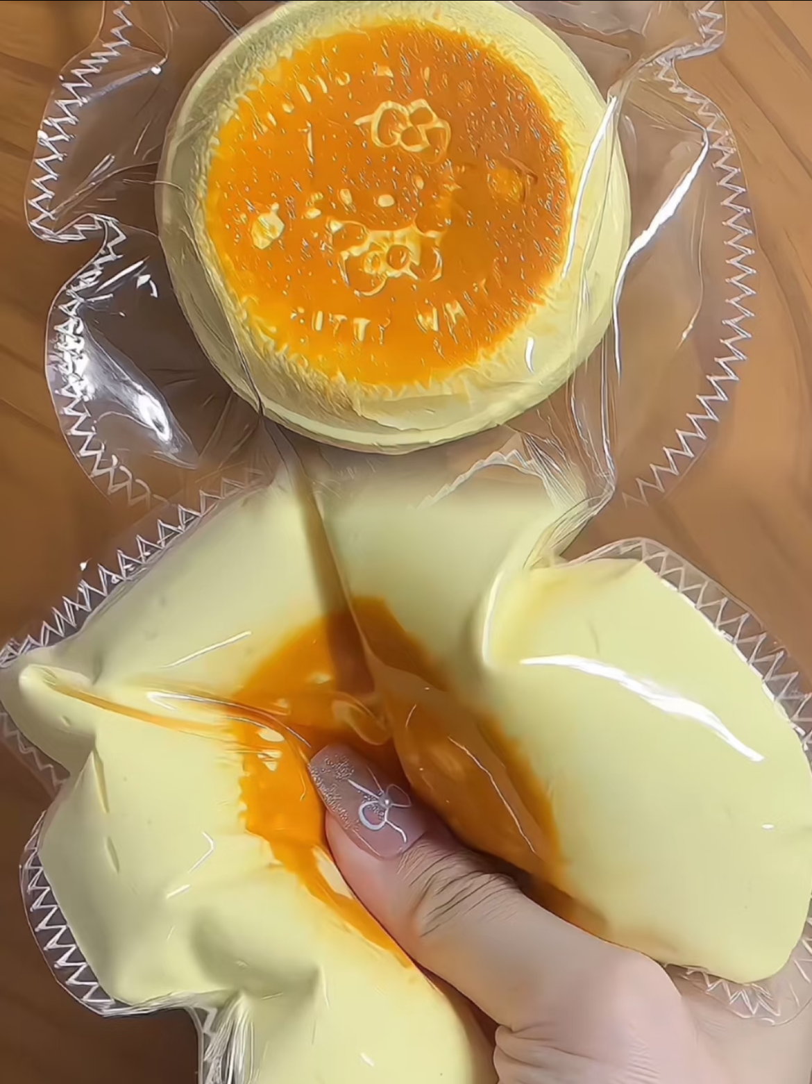 【KT Wheel Cake】Explosive Slurry Water Sensation Inedible Handmade Silicone Squishy Toy