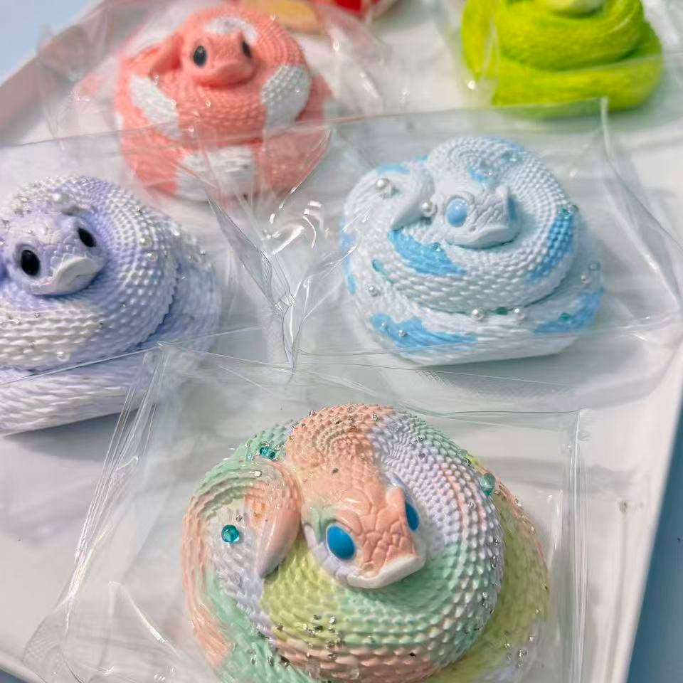 A【A Snake 】Inedible Handmade Silicone Squishy Toy – Vero Squishy
